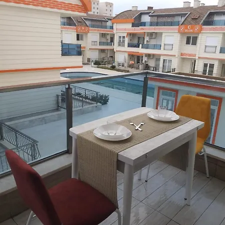 Apartahotel Esila Park *